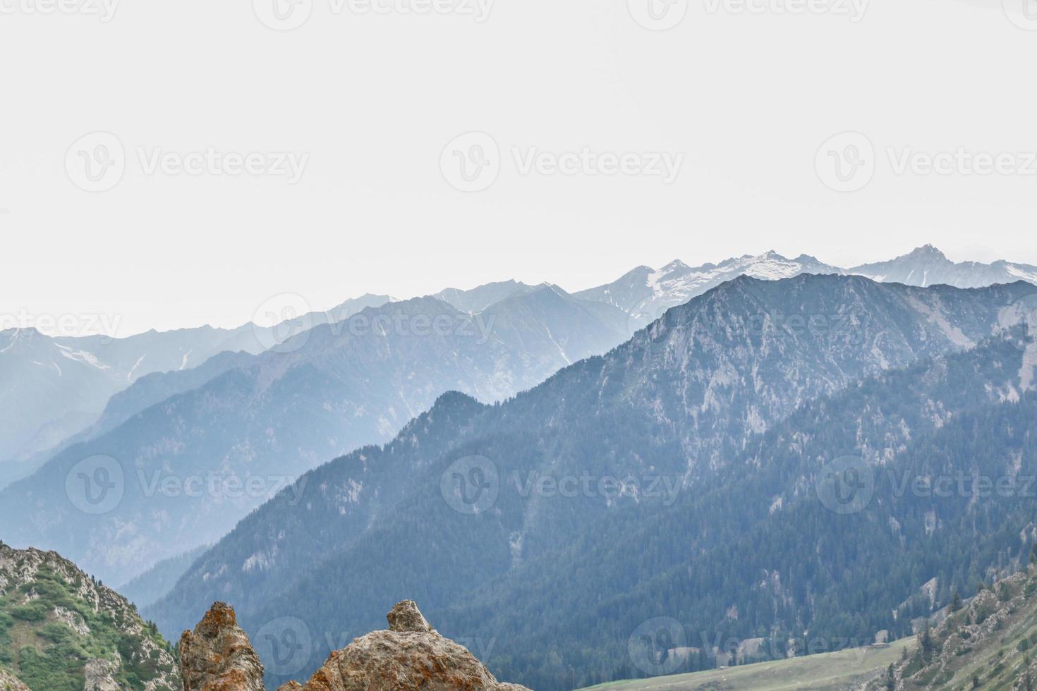 valle di kumrat bellissimo paesaggio vista sulle montagne foto