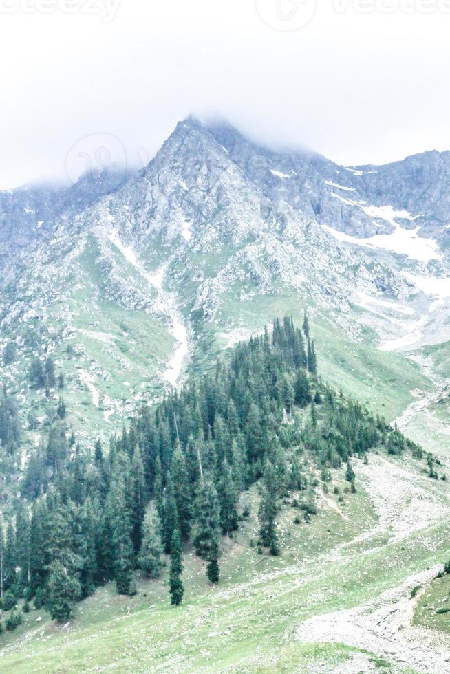 valle di kumrat bellissima banda jazz paesaggio vista montagne foto