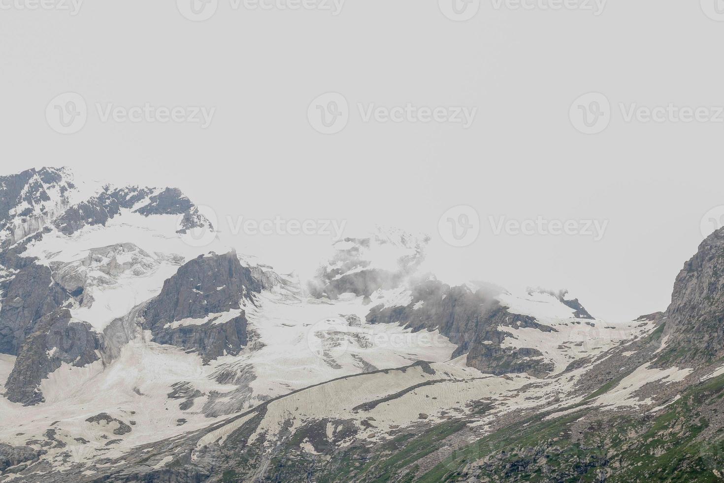 Katora lago Kumrat Valley bellissimo paesaggio vista sulle montagne foto