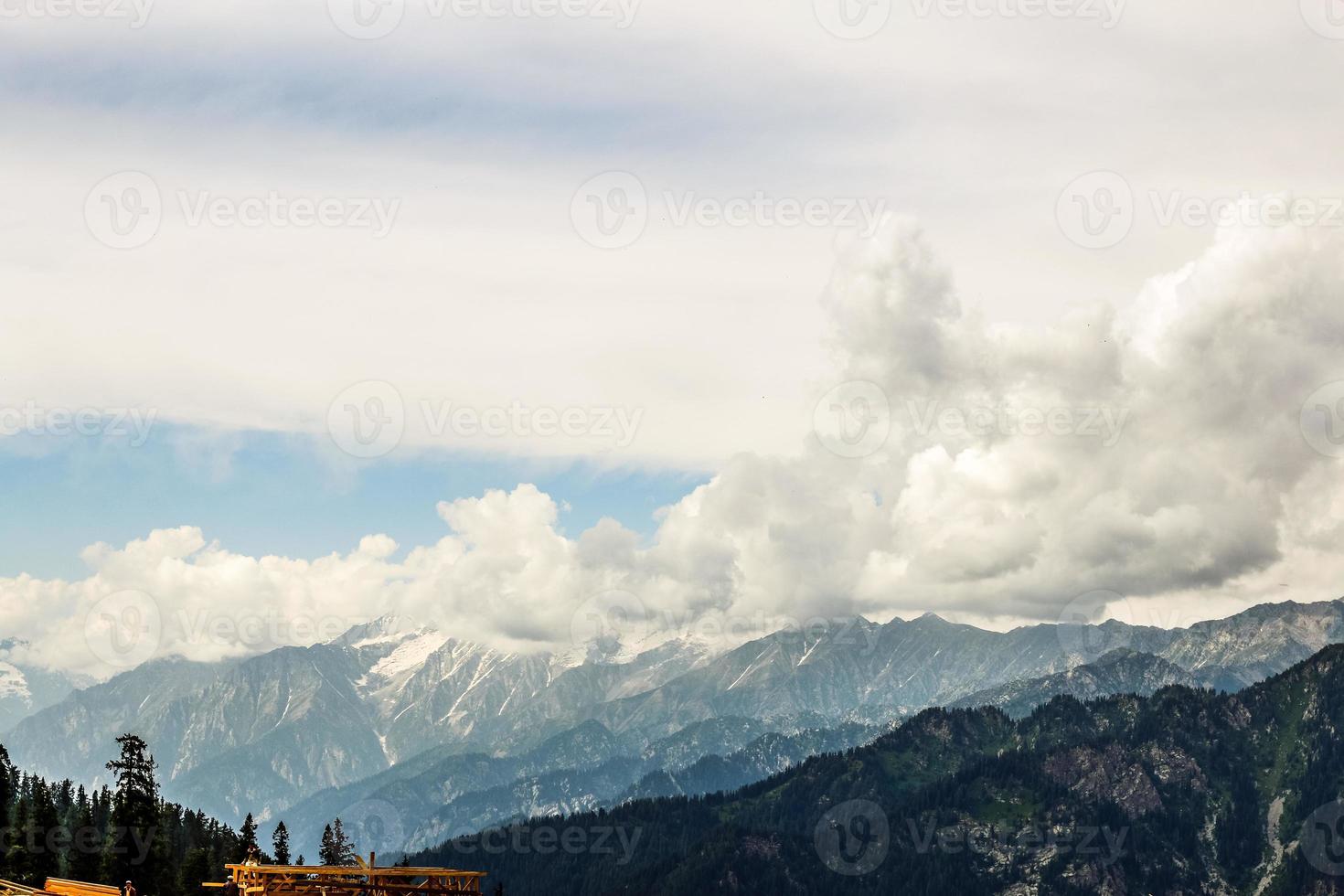 valle di kumrat bellissimo paesaggio vista sulle montagne foto