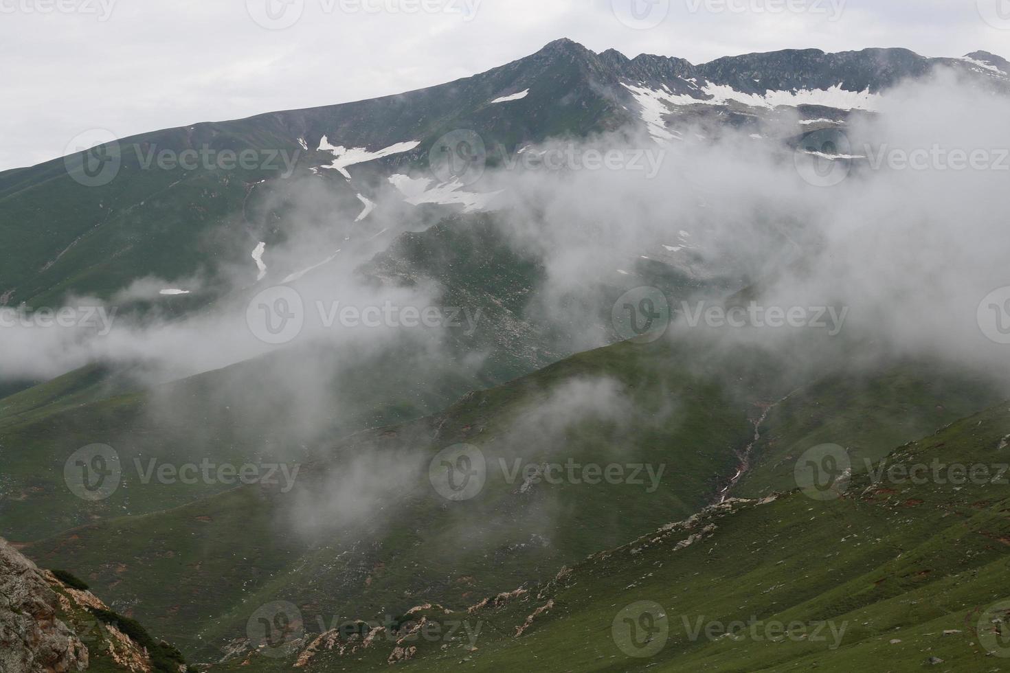 valle di kumrat bellissimo paesaggio vista sulle montagne foto