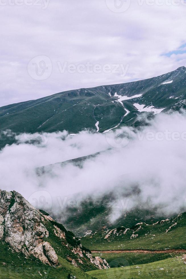 batcondi kumrat valle bellissimo paesaggio vista sulle montagne foto