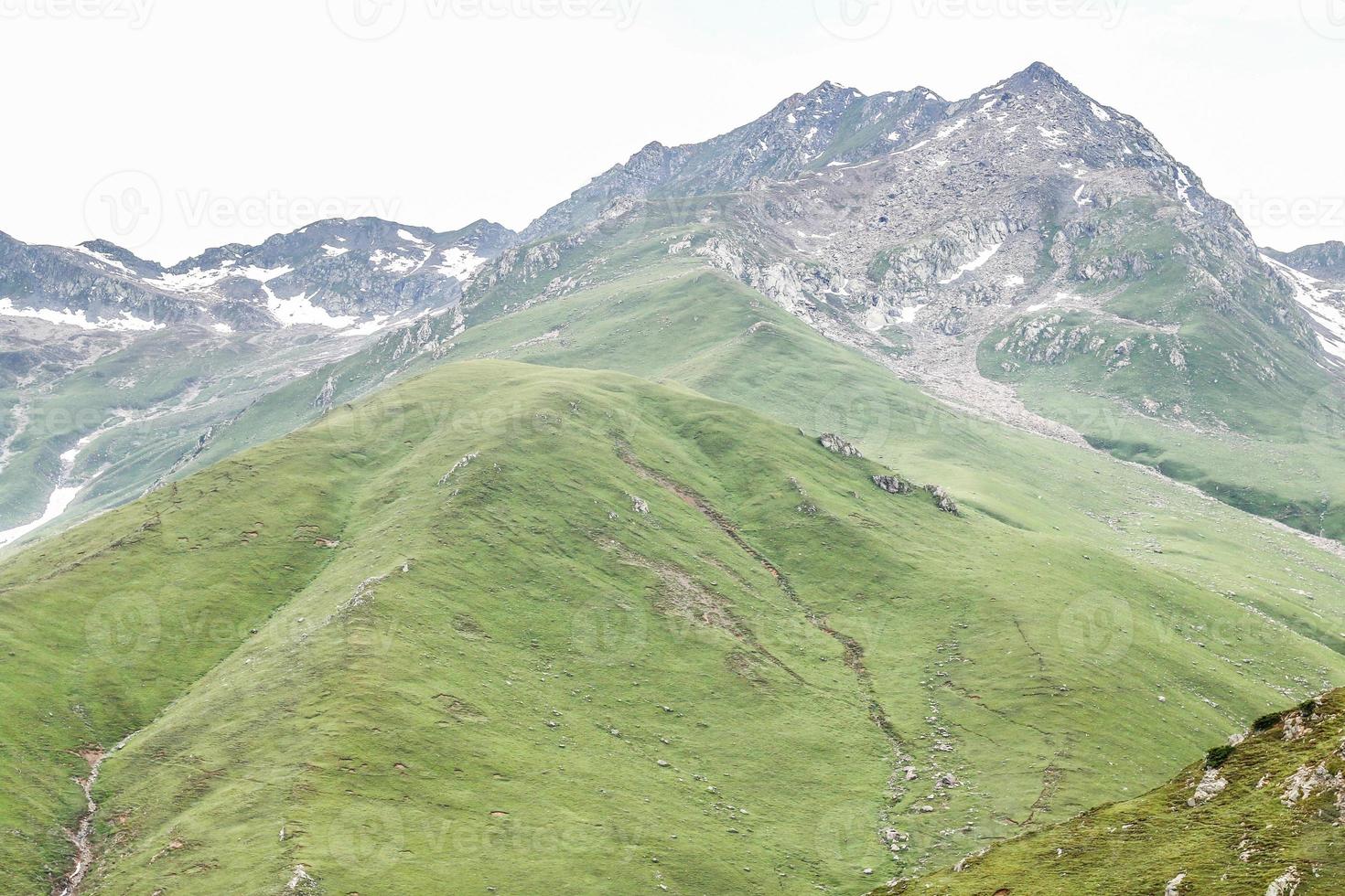 batcondi kumrat valle bellissimo paesaggio vista sulle montagne foto