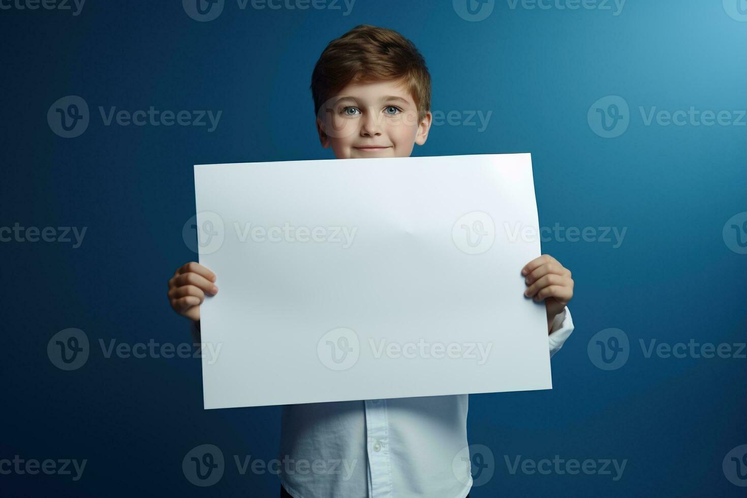 ai generato poco ragazzo Tenere un' vuoto bianca foglio di carta foto