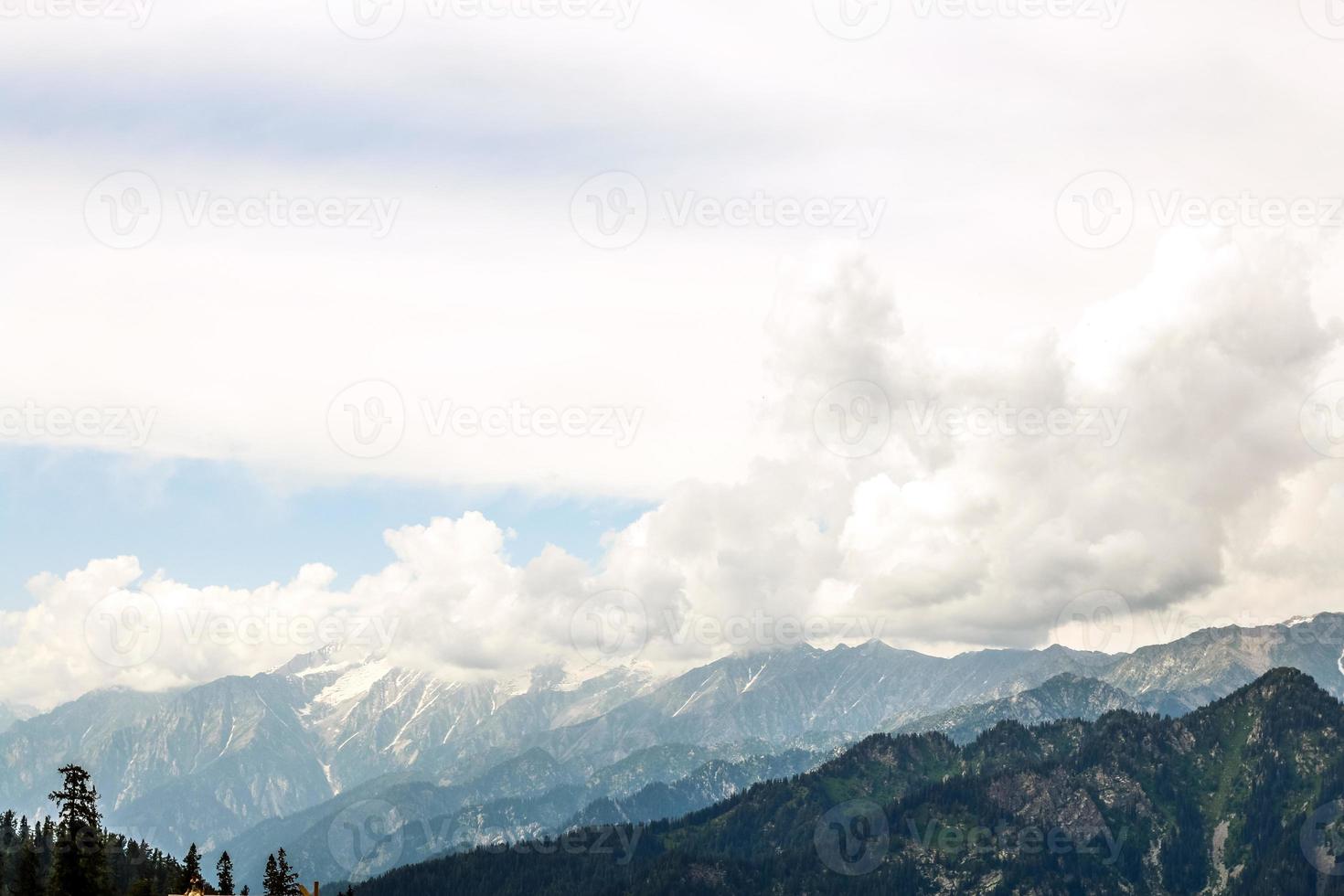 valle di kumrat bellissimo paesaggio vista sulle montagne foto