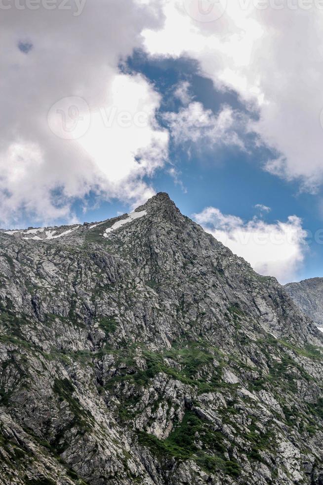 Katora lago Kumrat Valley bellissimo paesaggio vista sulle montagne foto