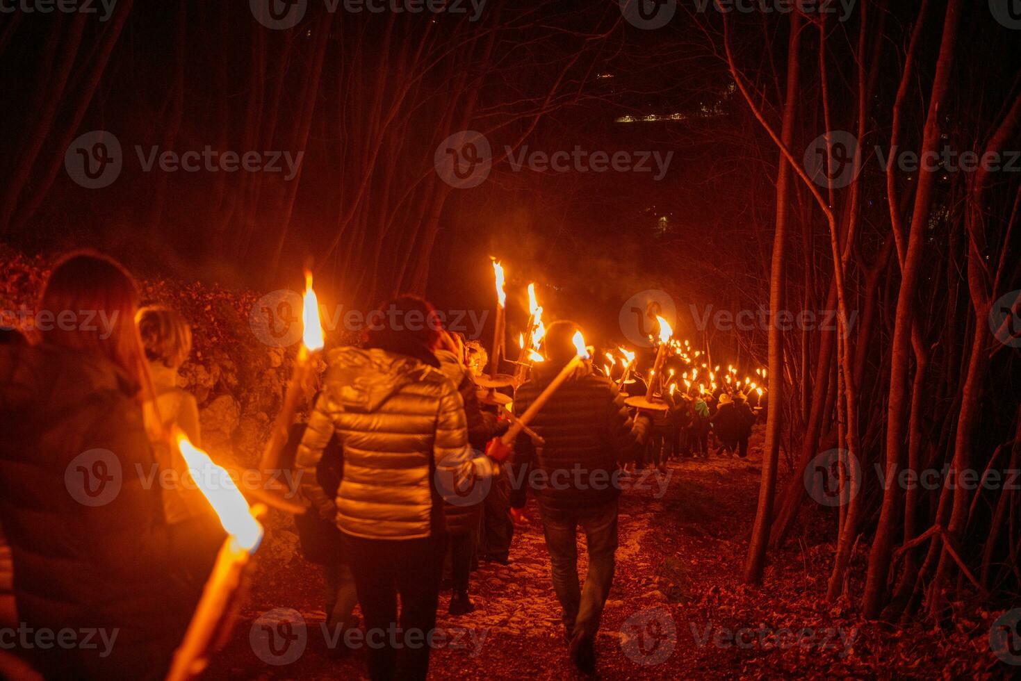 torcia processione in attesa Natale foto