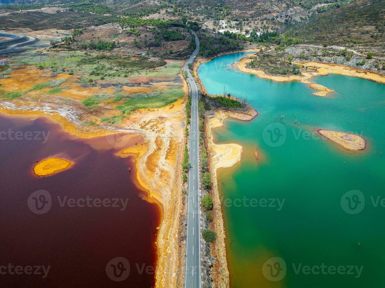 aereo fuco Visualizza di estrazione attività. apocalisse scenario. terra distruzione. rottura di natura. estrazione naturale risorse a partire dal il terra per vendere su il mondo mercato. ecologico disastro. foto