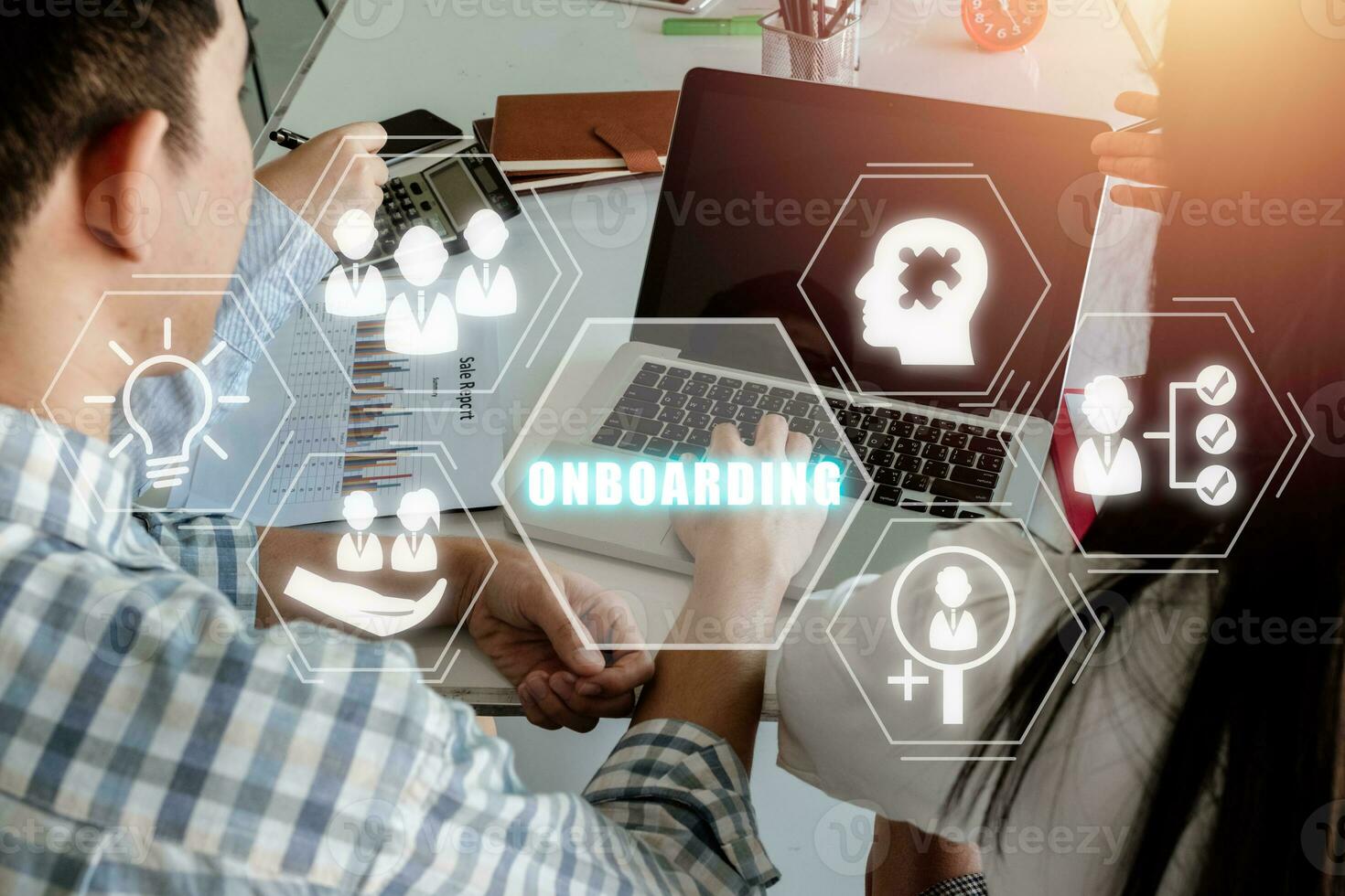 attività commerciale onboarding concetto, attività commerciale squadra analizzando reddito e utilizzando il computer portatile computer con onboarding icona su virtuale schermo sfondo, organizzativo, socializzazione. foto