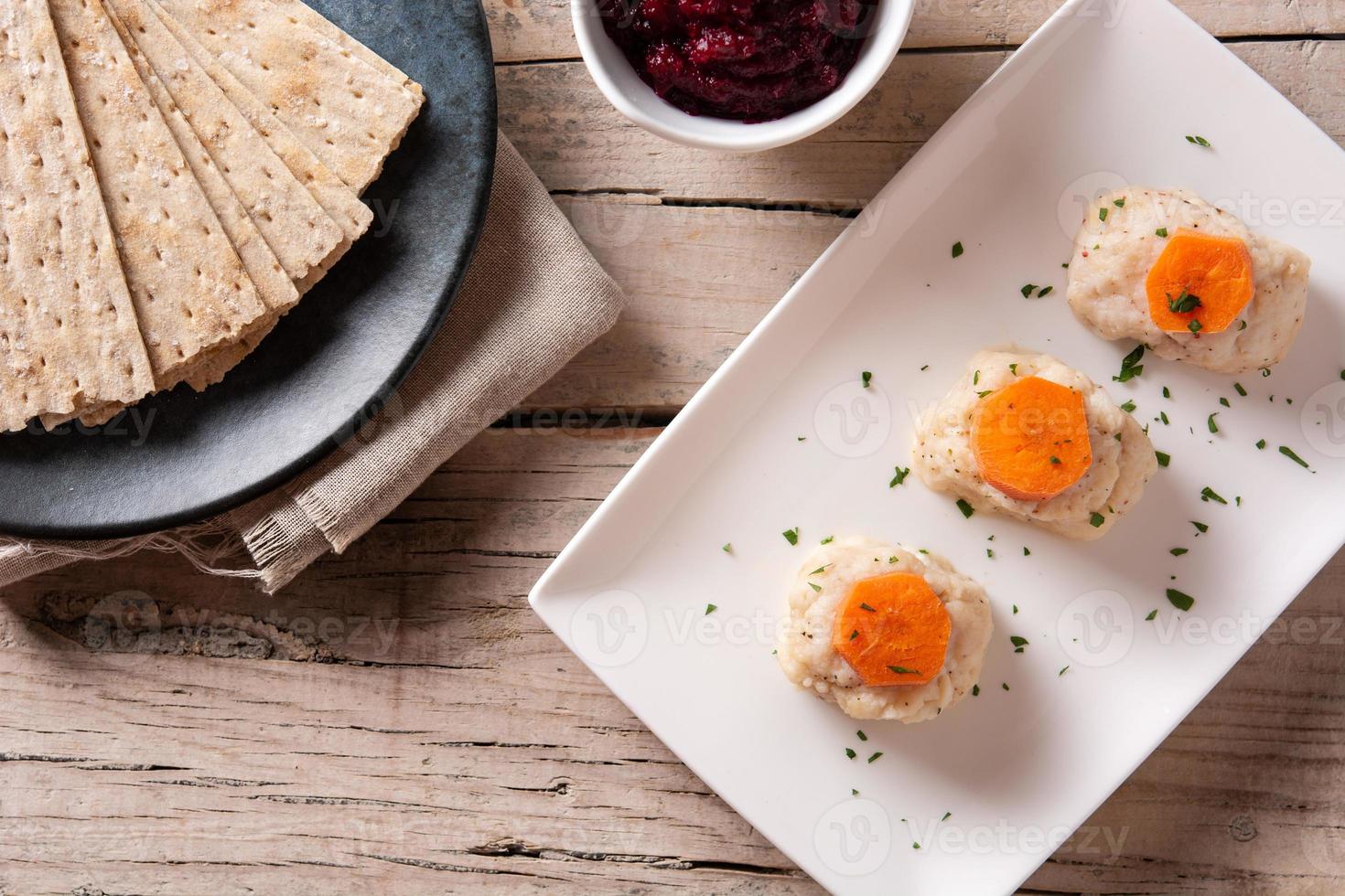 pesce gefilte ebraico tradizionale foto