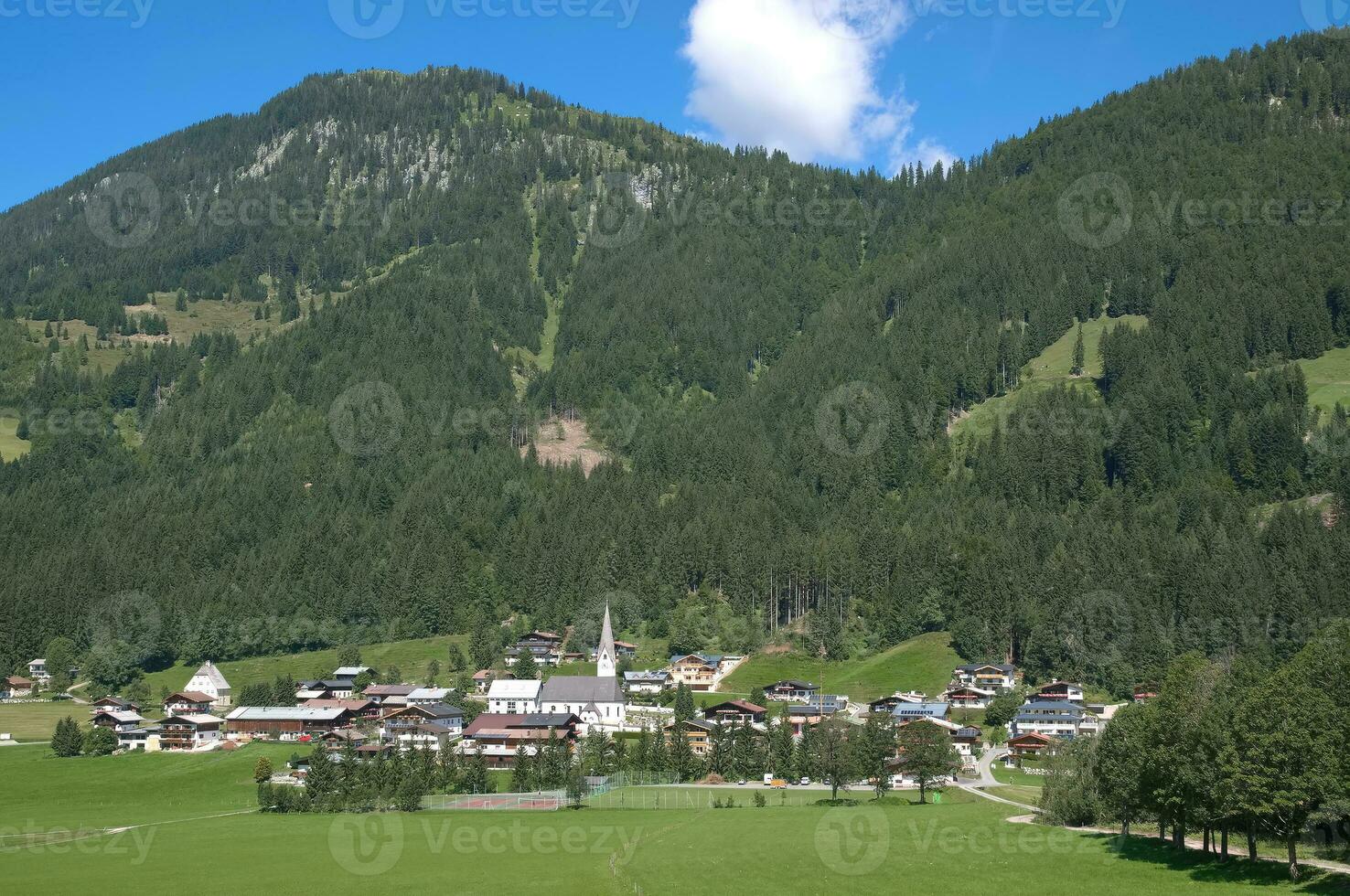 villaggio di sankt jakob nel haus nel pillerseetal Valle, Tirolo, Austria foto