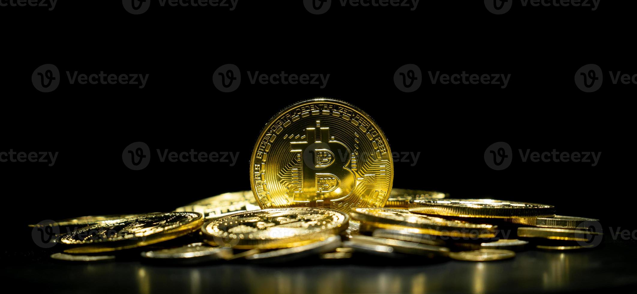 criptovaluta bitcoin dorato foto