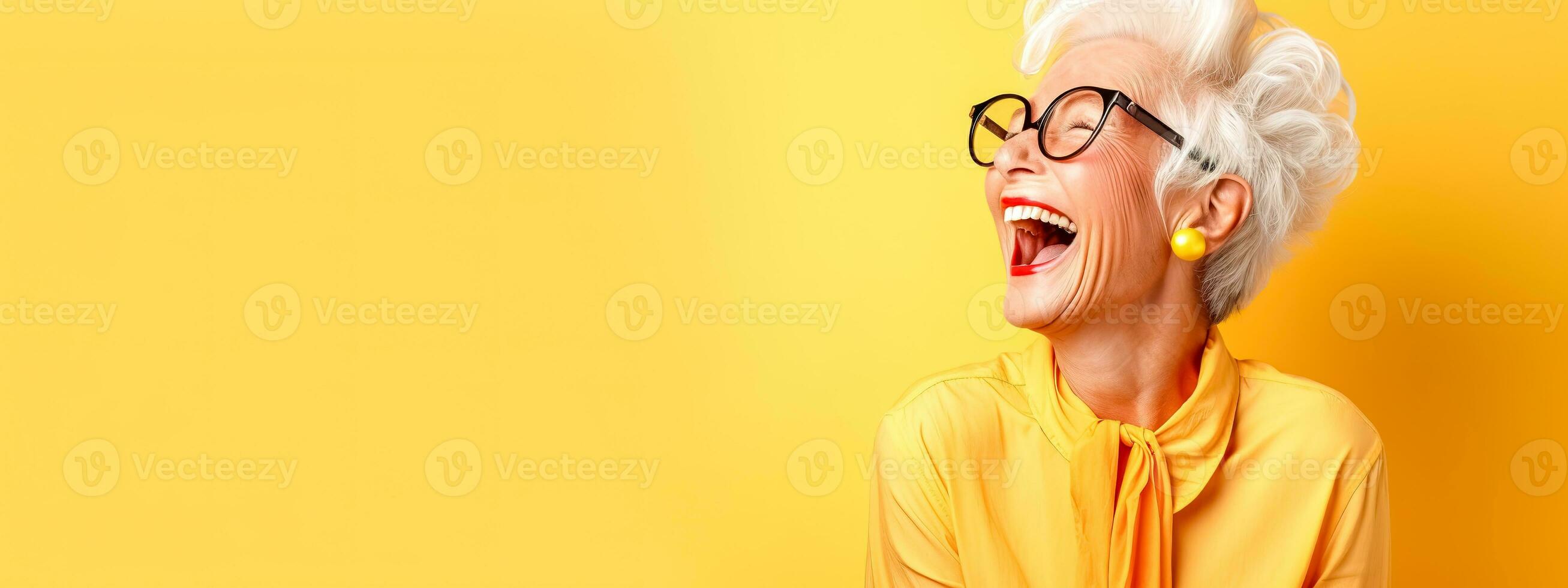 ai generato attivo anziano donna con grigio capelli, bicchieri e un' contento Sorridi su sua viso, giallo bandiera con copia spazio foto