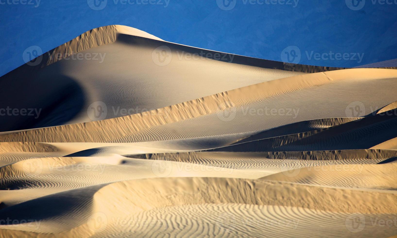 bellissime formazioni di dune di sabbia nella valle della morte in California foto