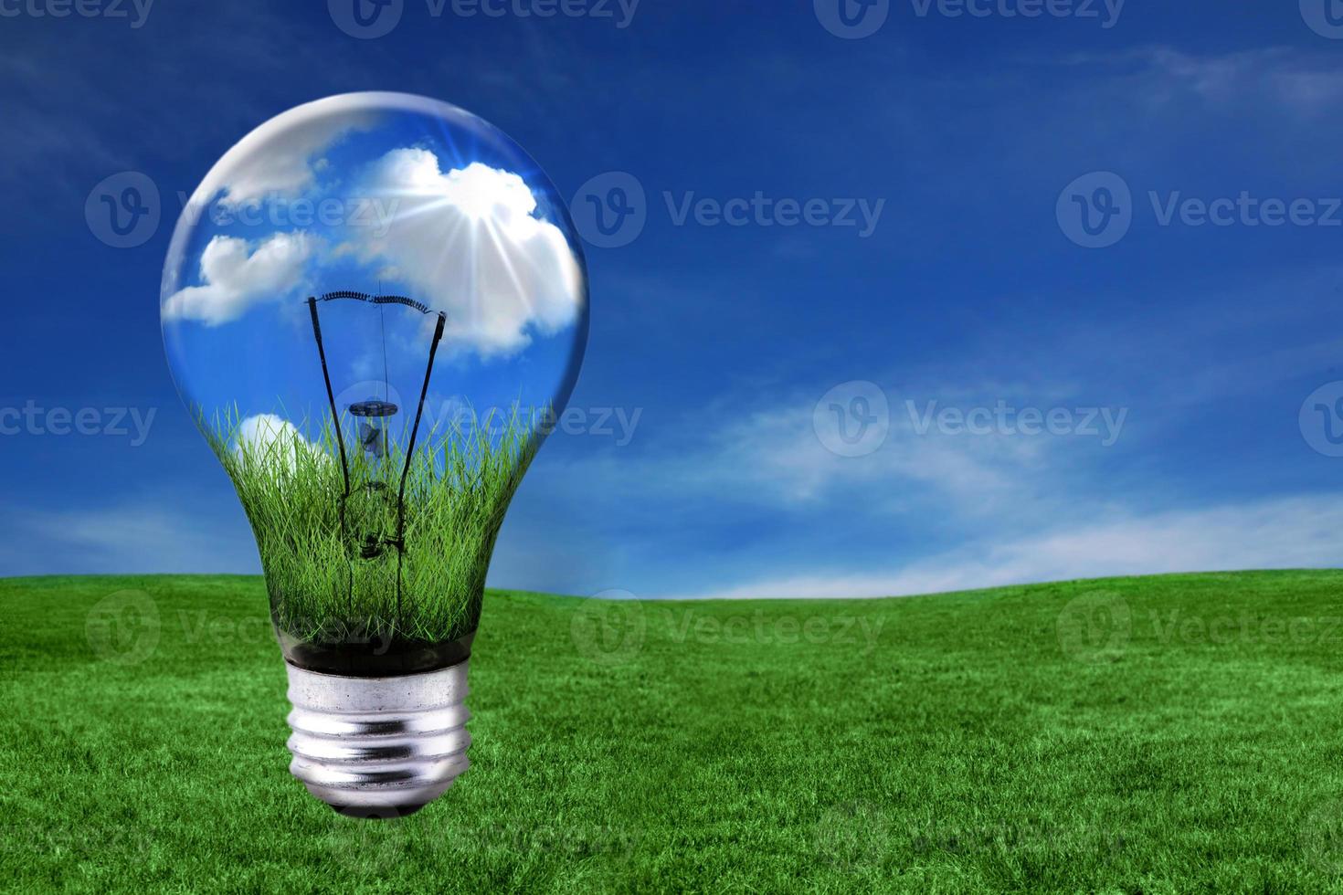 soluzioni di energia verde con lampadina foto