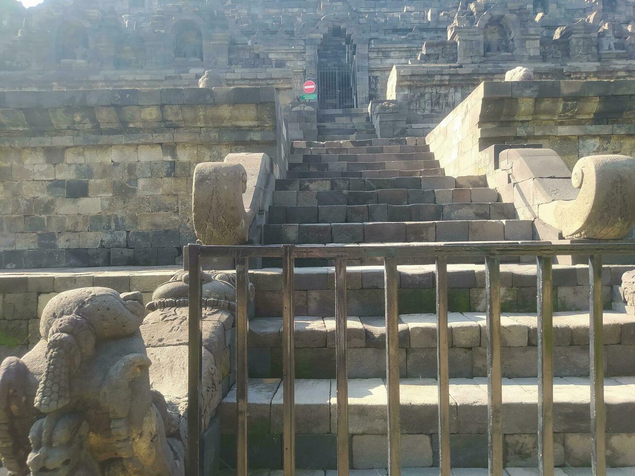 Borobudur tempio Ingresso passaggi foto