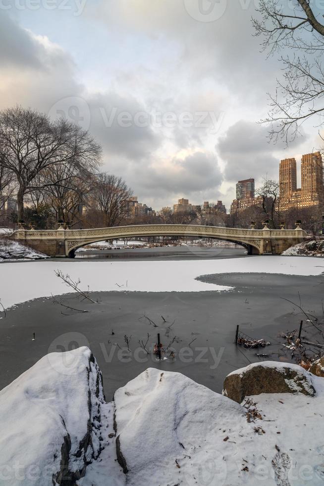 ponte di prua dopo la tempesta di neve foto