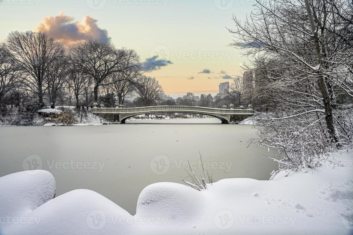 ponte di prua dopo la tempesta di neve foto