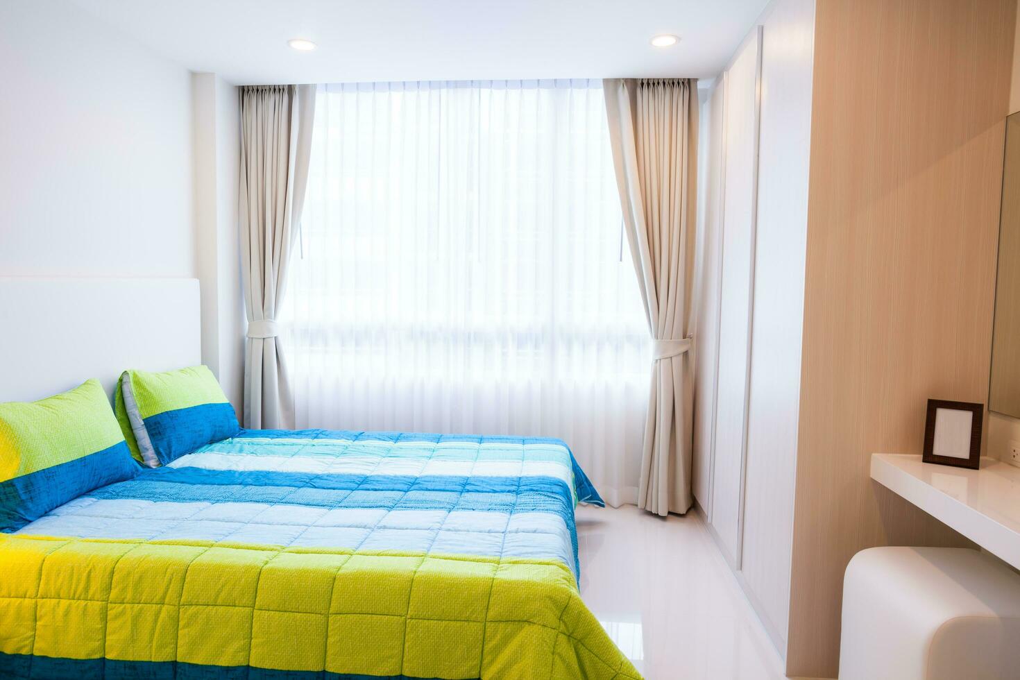 moderno condominio vivente camera e Camera da letto foto