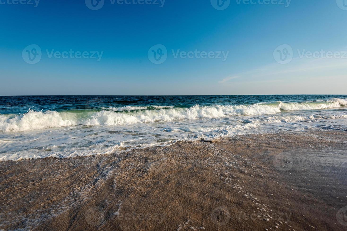 ascoltando le onde dell'oceano foto