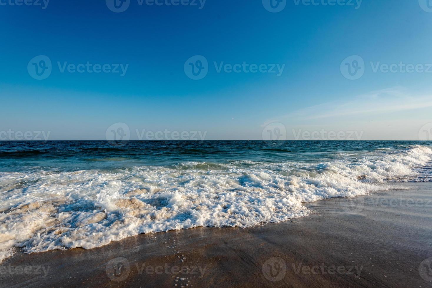 ascoltando le onde dell'oceano foto