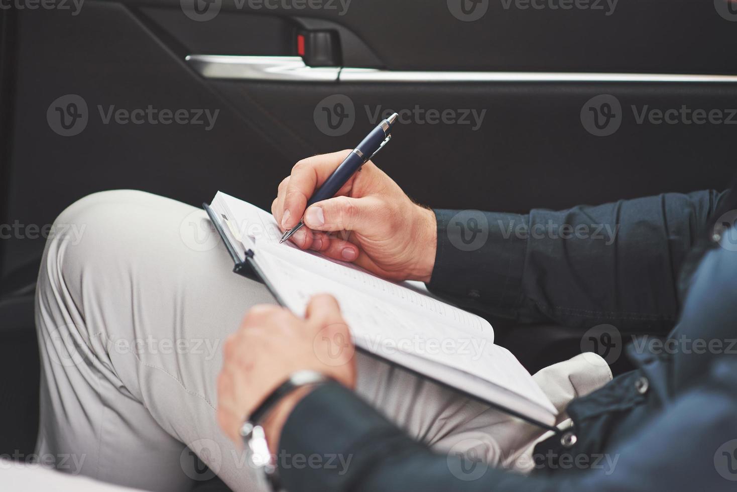 note di scrittura a mano d'affari seggiolino auto. foto