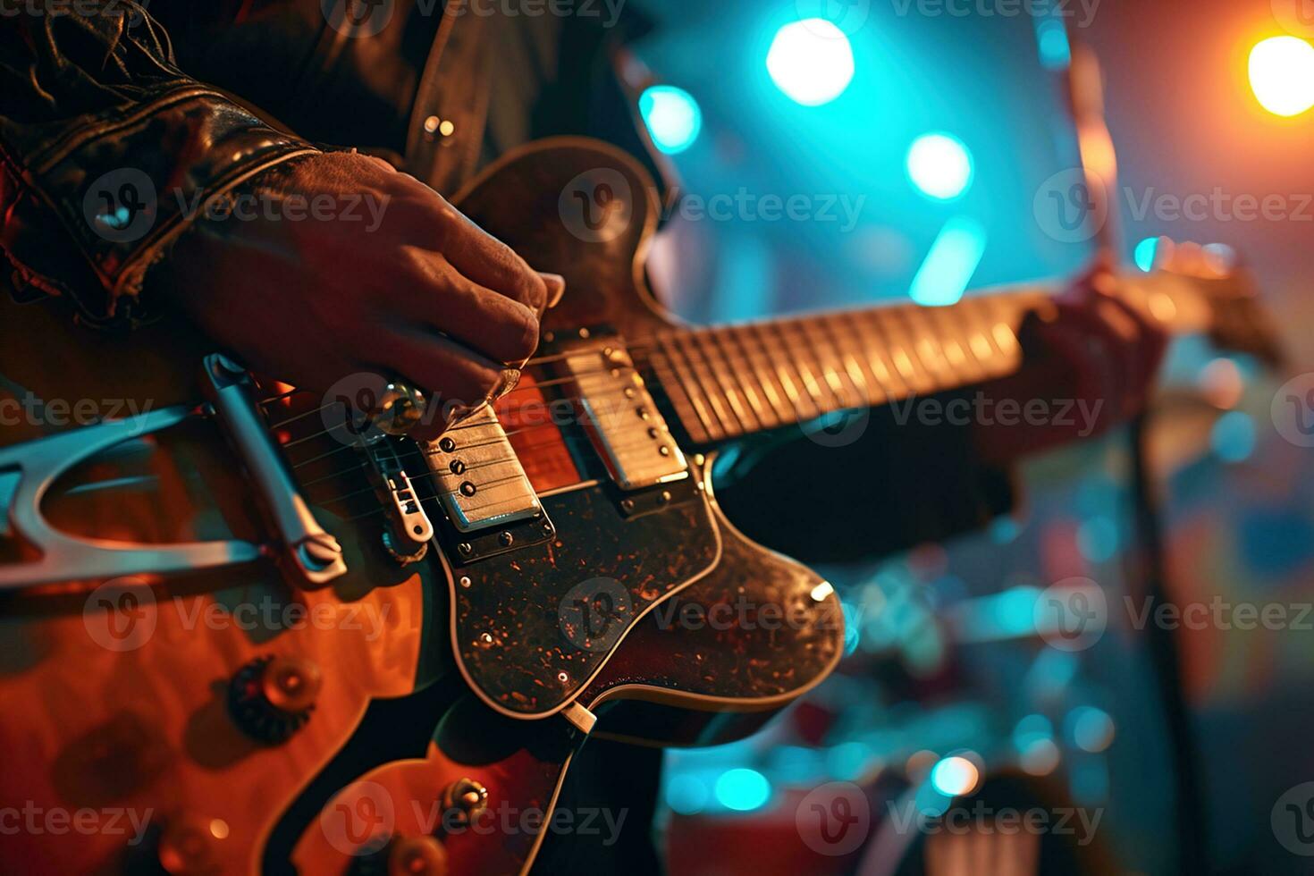 ai generato un' chitarrista nel un' denim giacca sapientemente giochi un' Vintage ▾ sunburst corpo cavo chitarra a un' bar a un' concerto. foto