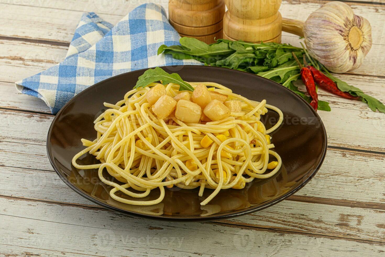 deliziosa pasta con pettine frutti di mare foto