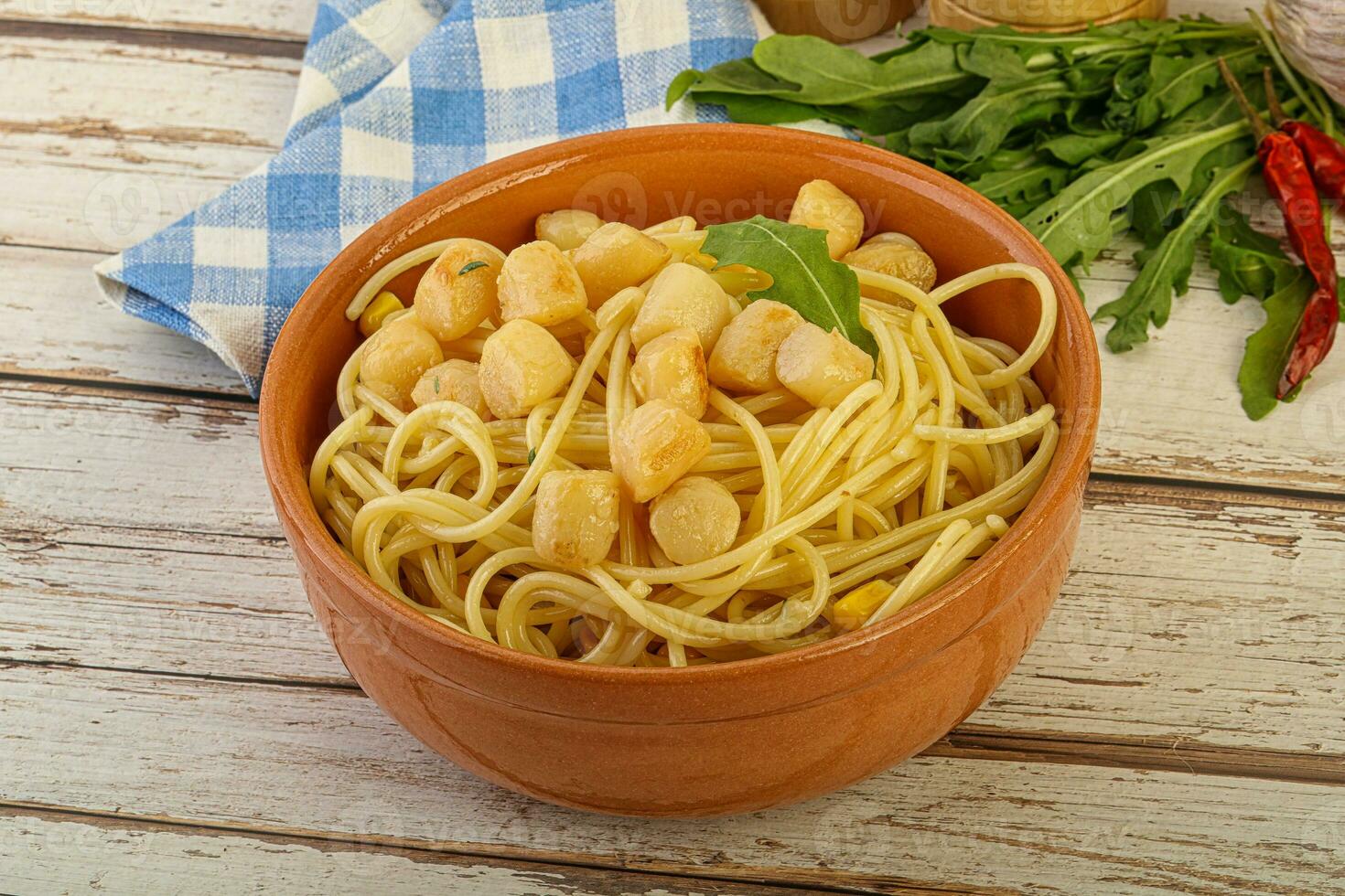 deliziosa pasta con pettine frutti di mare foto