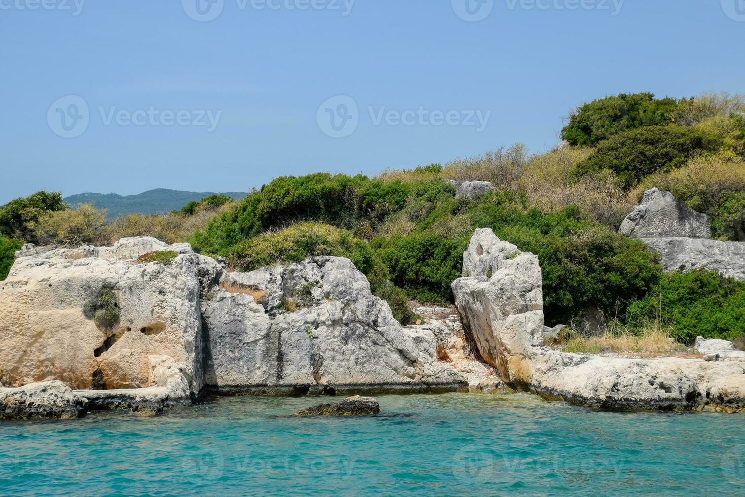 rovine di il antico città di kekova su il costa. foto