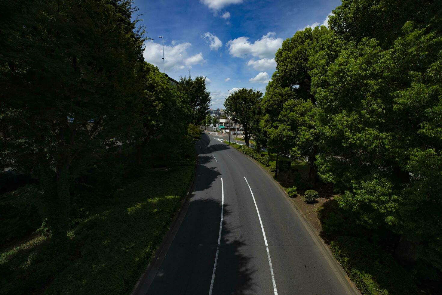 un vuoto centro strada nel takashimadaira tokyo largo tiro foto