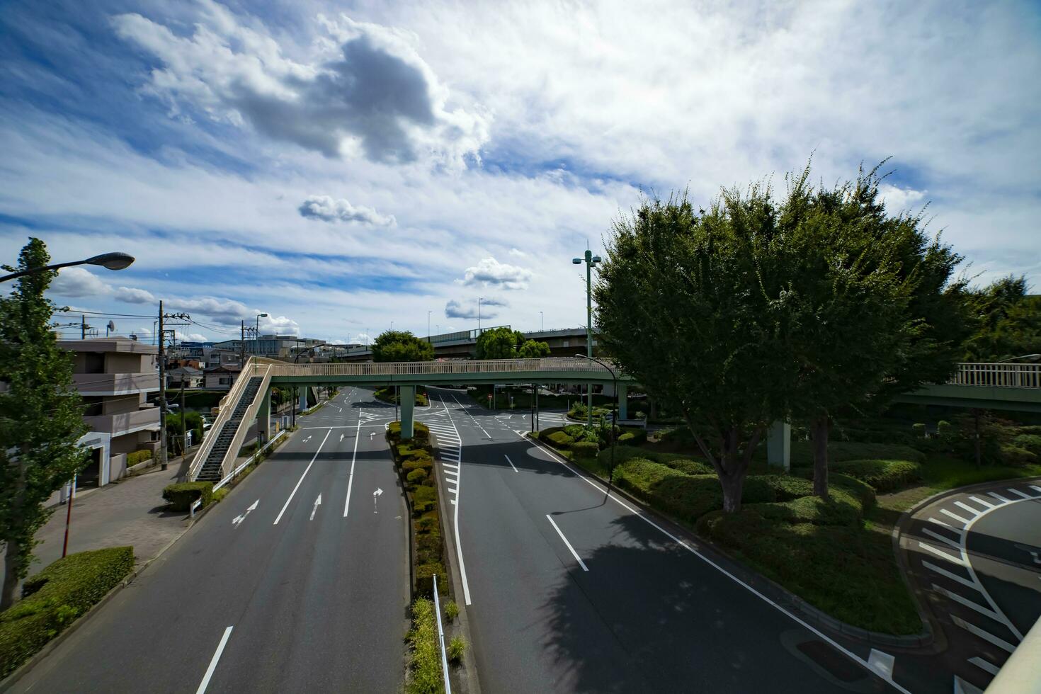 un vuoto centro strada nel takashimadaira tokyo largo tiro foto