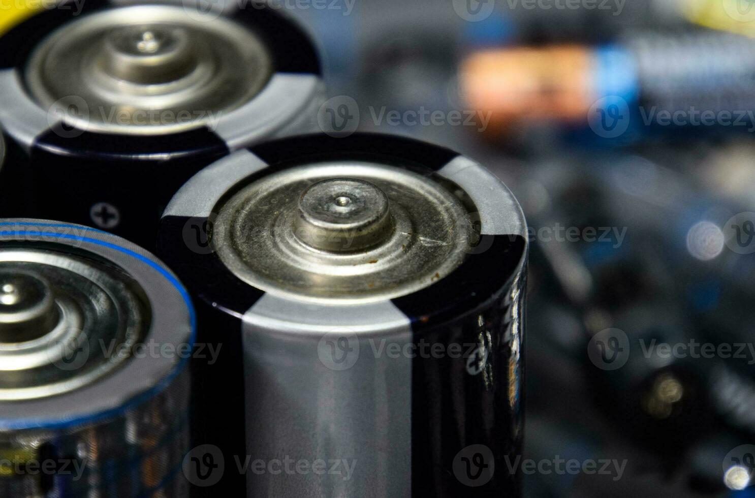 sale e alcalino batterie, fonte di energia per portatile tecnologia. aaa e aa batterie foto