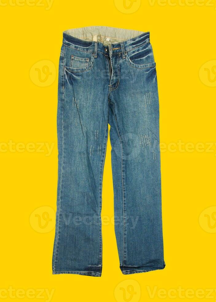 casuale jeans su giallo sfondo foto