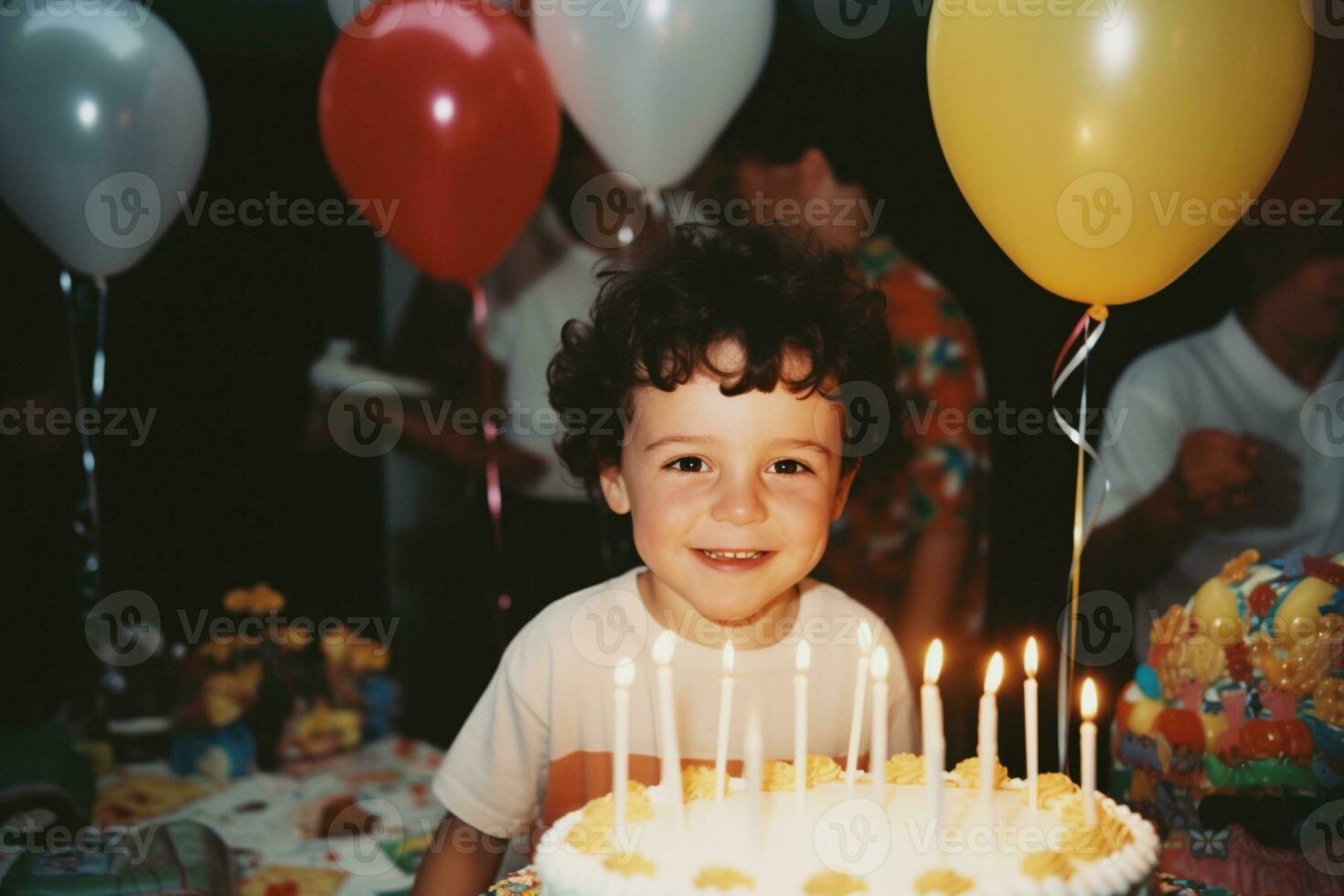 ai generato foto di un' giovane dai capelli neri ragazzo a un' compleanno festa