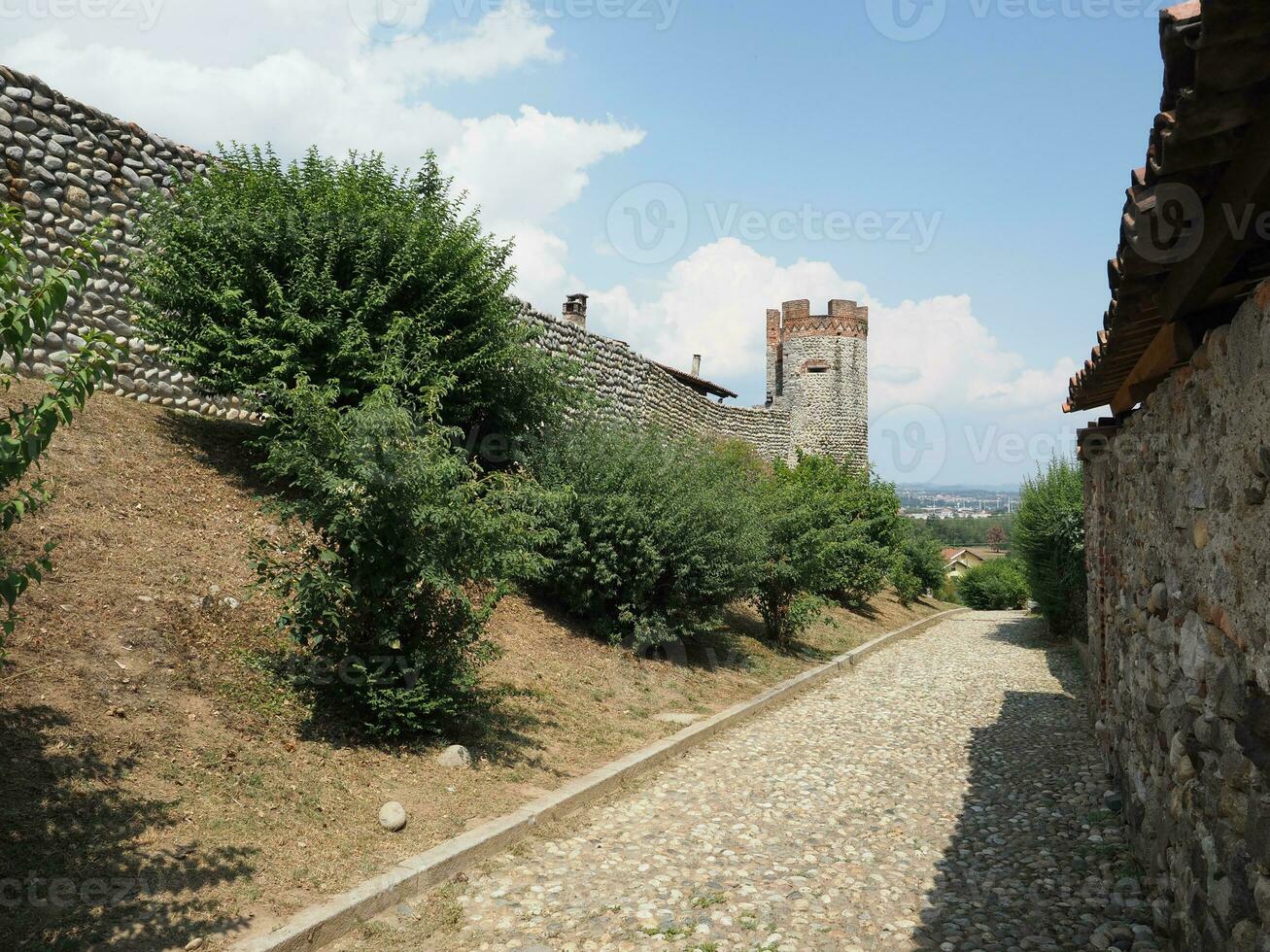 ricetto borgo medioevale a candelo foto