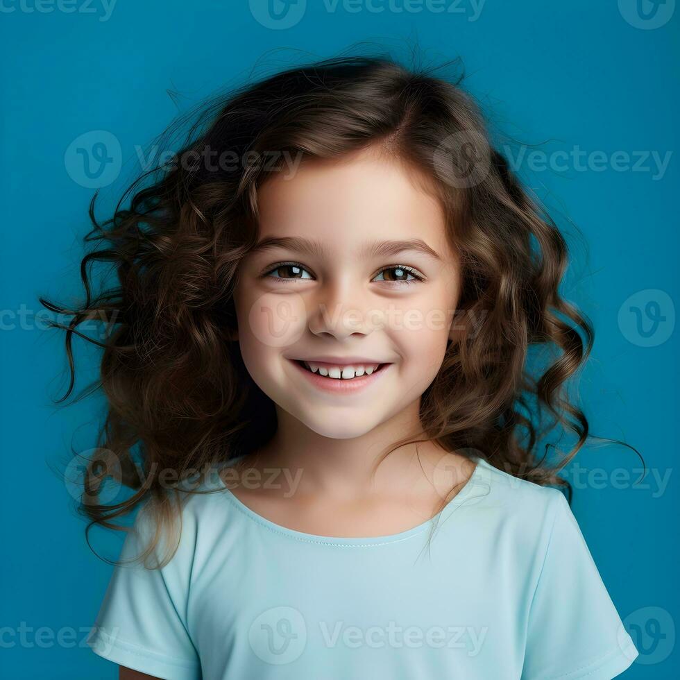 ai generato bellissimo ragazza con Riccio capelli su un' blu sfondo. foto