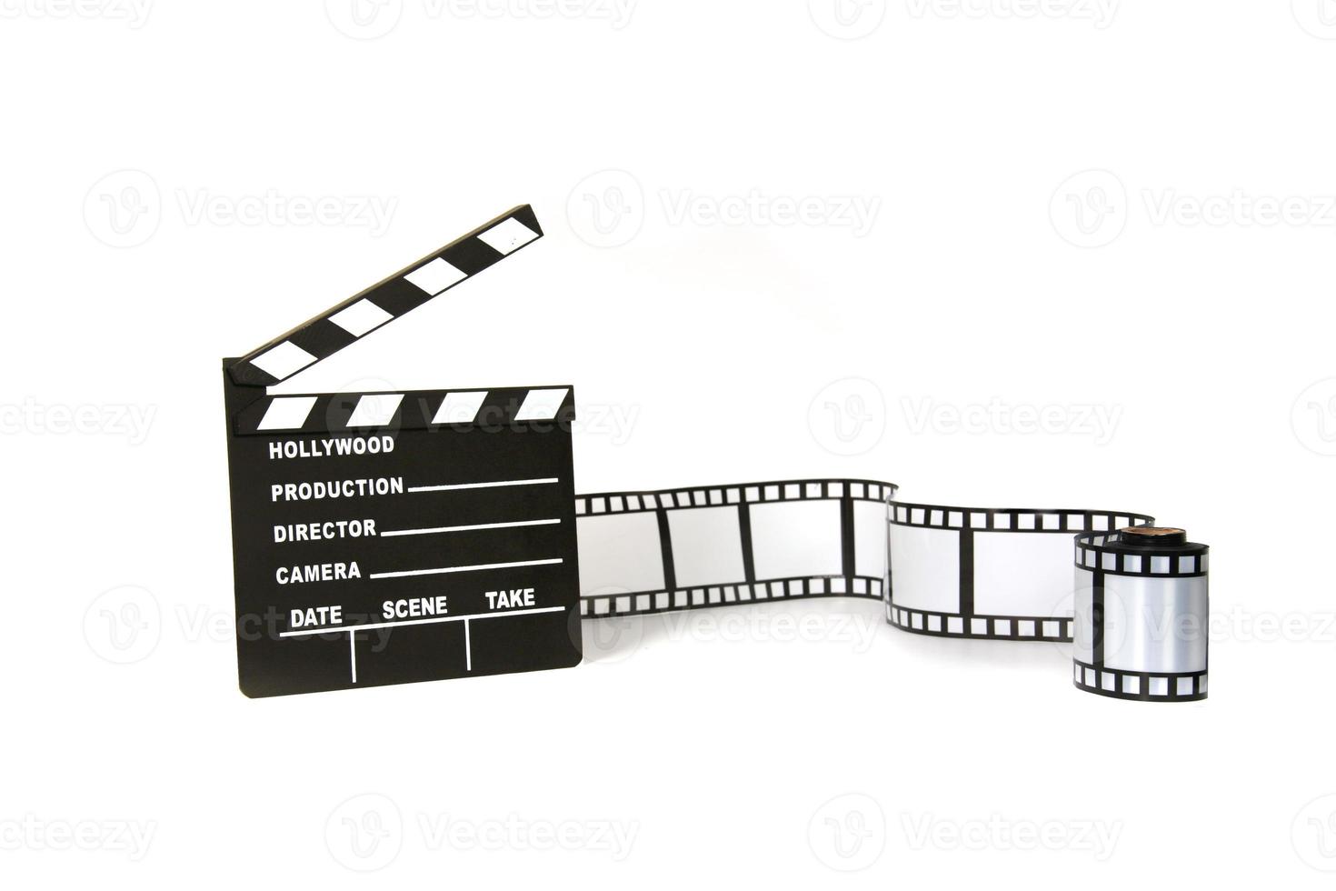 assicella e striscia di pellicola su sfondo bianco foto