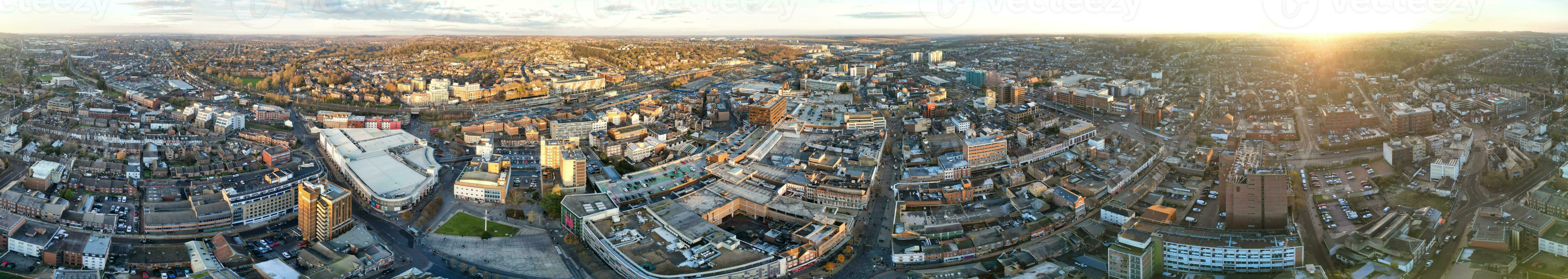 bellissimo alto angolo Visualizza di centrale luton città di Inghilterra UK. dicembre 1°, 2023 foto