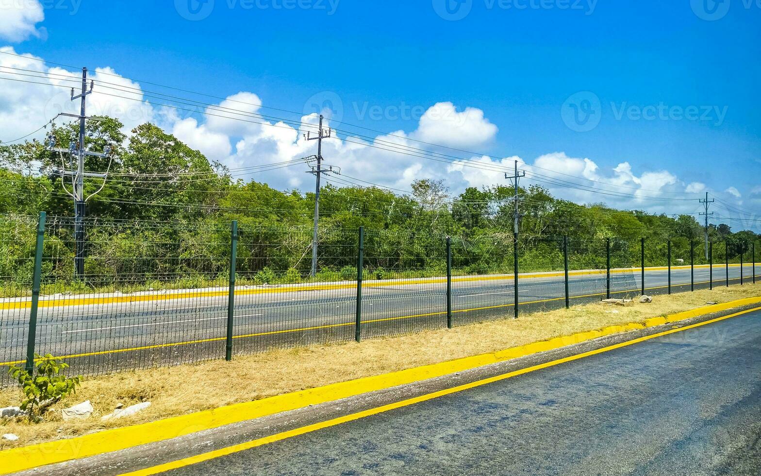 guida il auto su autostrada nel playa del Carmen Messico. foto