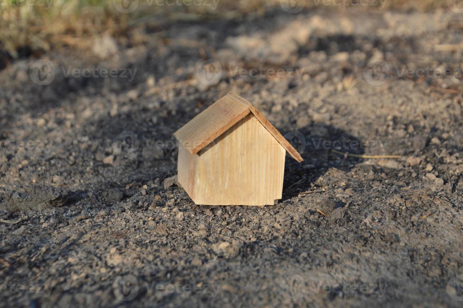 modello di una casa in legno come proprietà di famiglia foto
