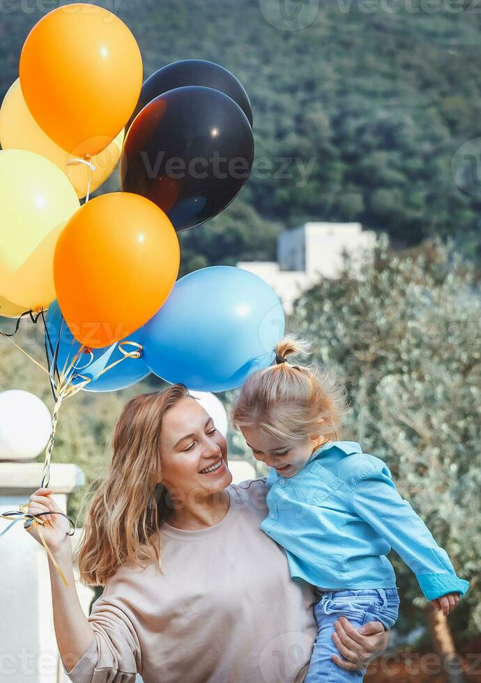 contento compleanno di un' poco bambino foto