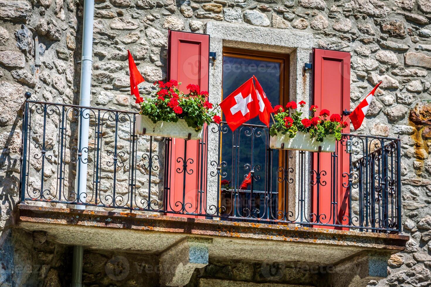 tradizionale nazione Casa nel svizzera Alpi foto