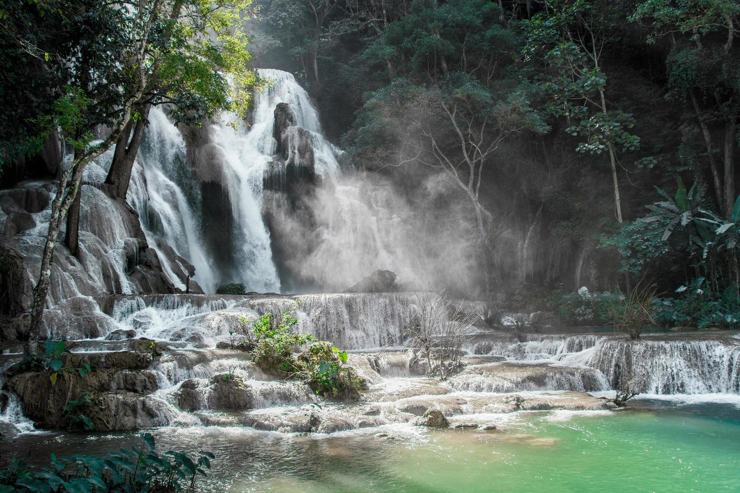 cascate di kuang si, luang prabang, laos foto