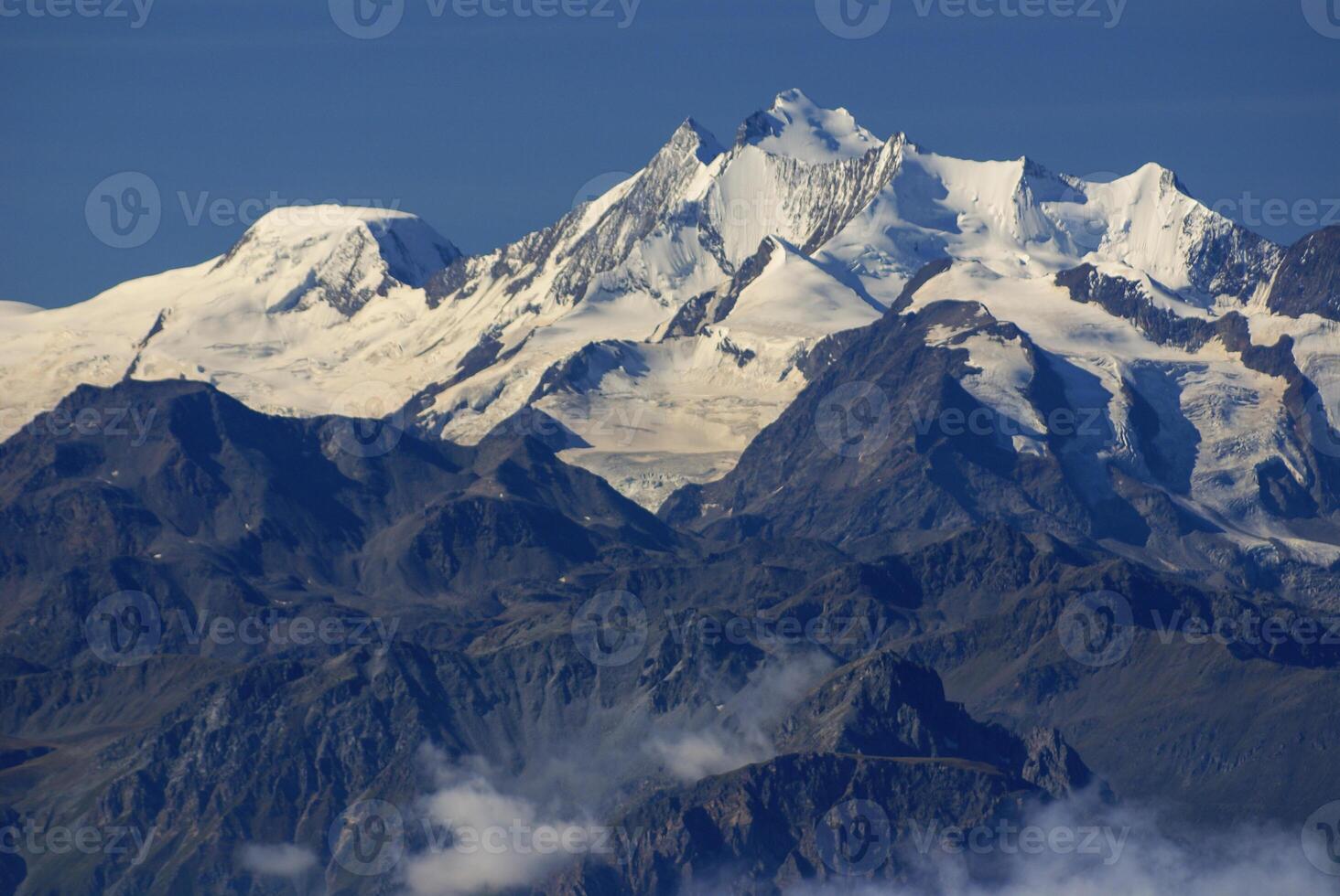 paesaggio alpino delle alpi a jungfraujoch, cima dell'Europa svizzera foto