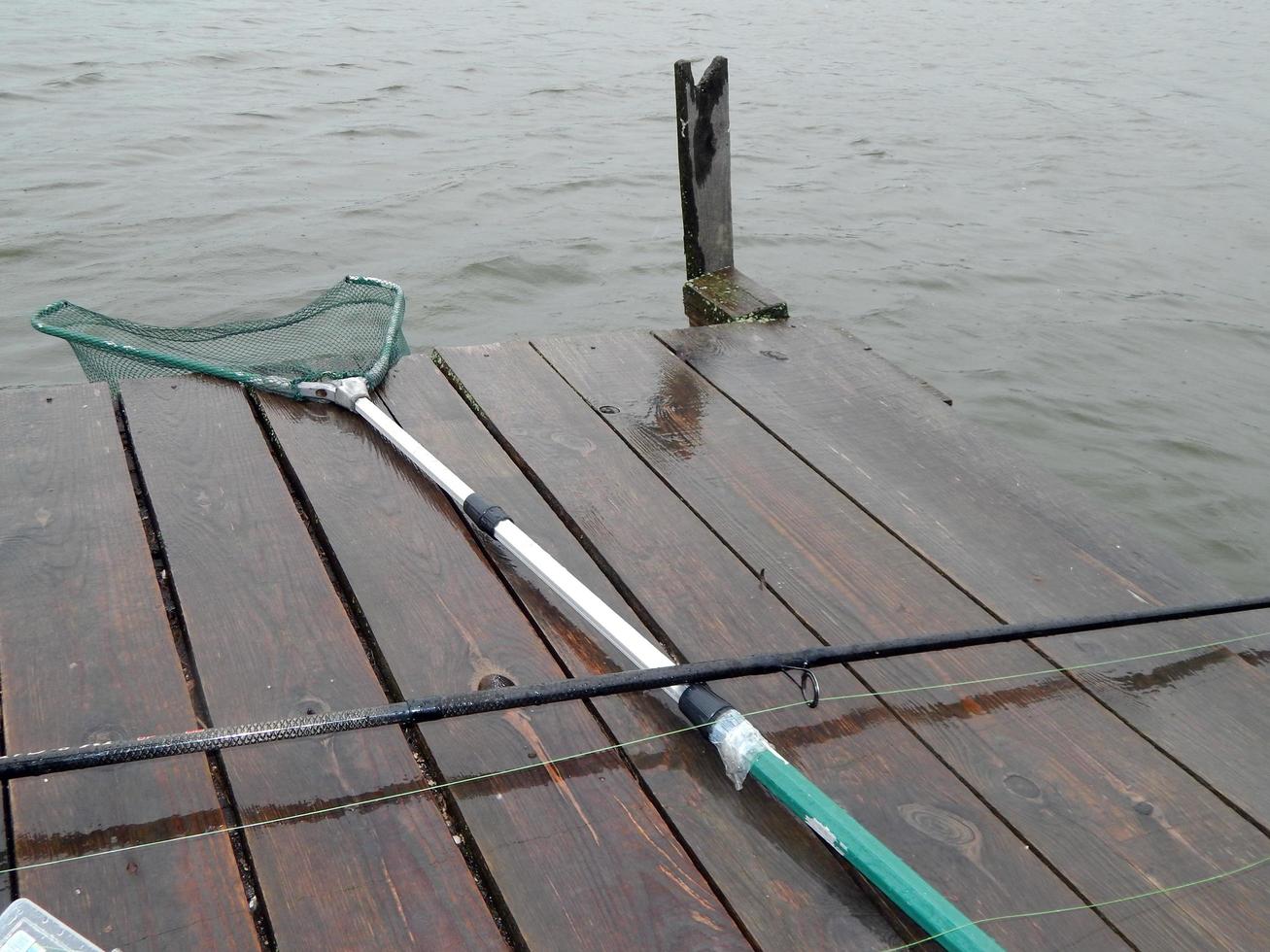 arnesi da pesca per canne da pesca, galleggianti, reti foto