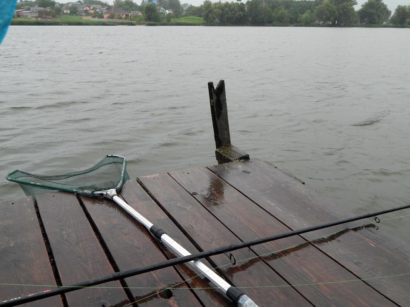 arnesi da pesca per canne da pesca, galleggianti, reti foto