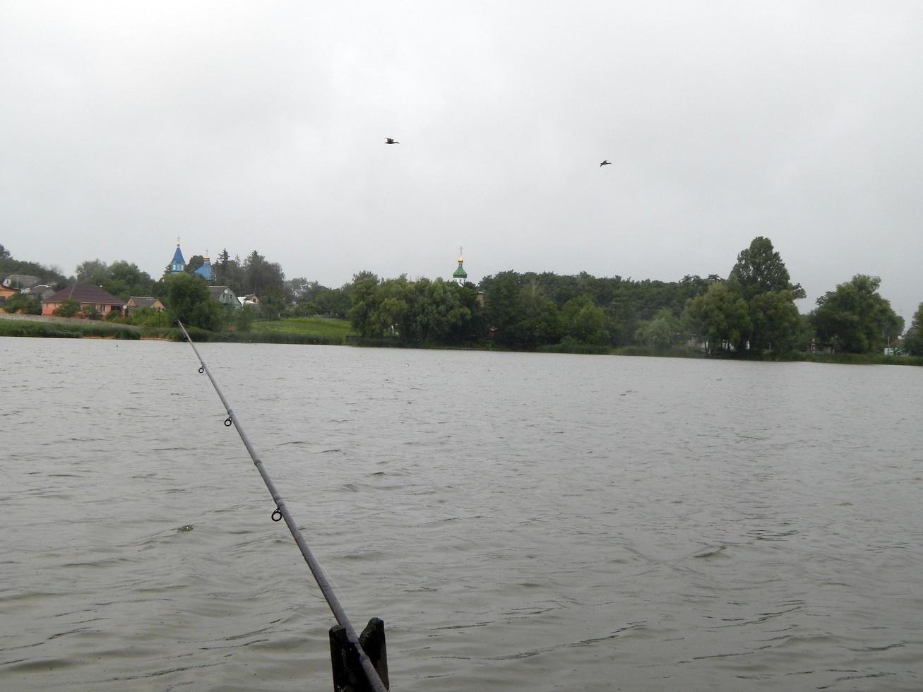 arnesi da pesca per canne da pesca, galleggianti, reti foto