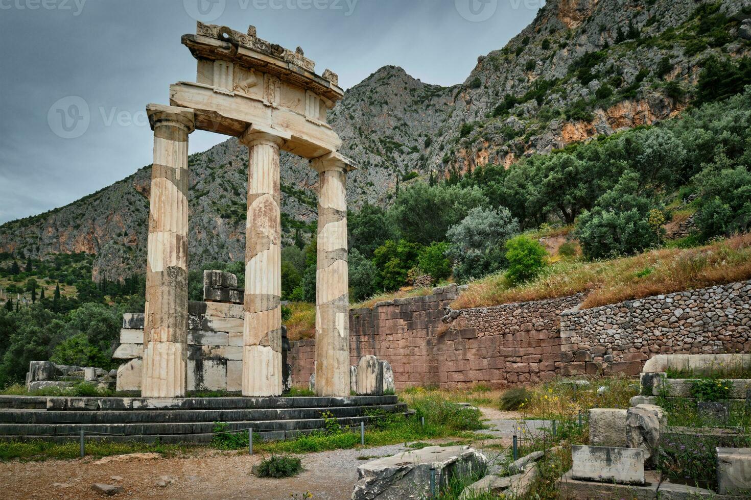 athena pronoia tempio rovine nel antico delfi, Grecia foto