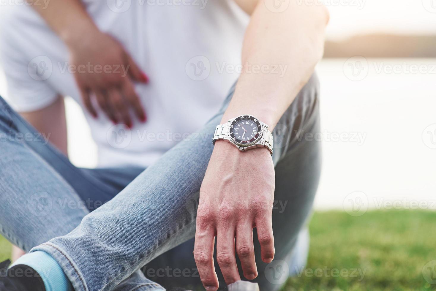 lancetta da uomo con orologio, stile libero foto